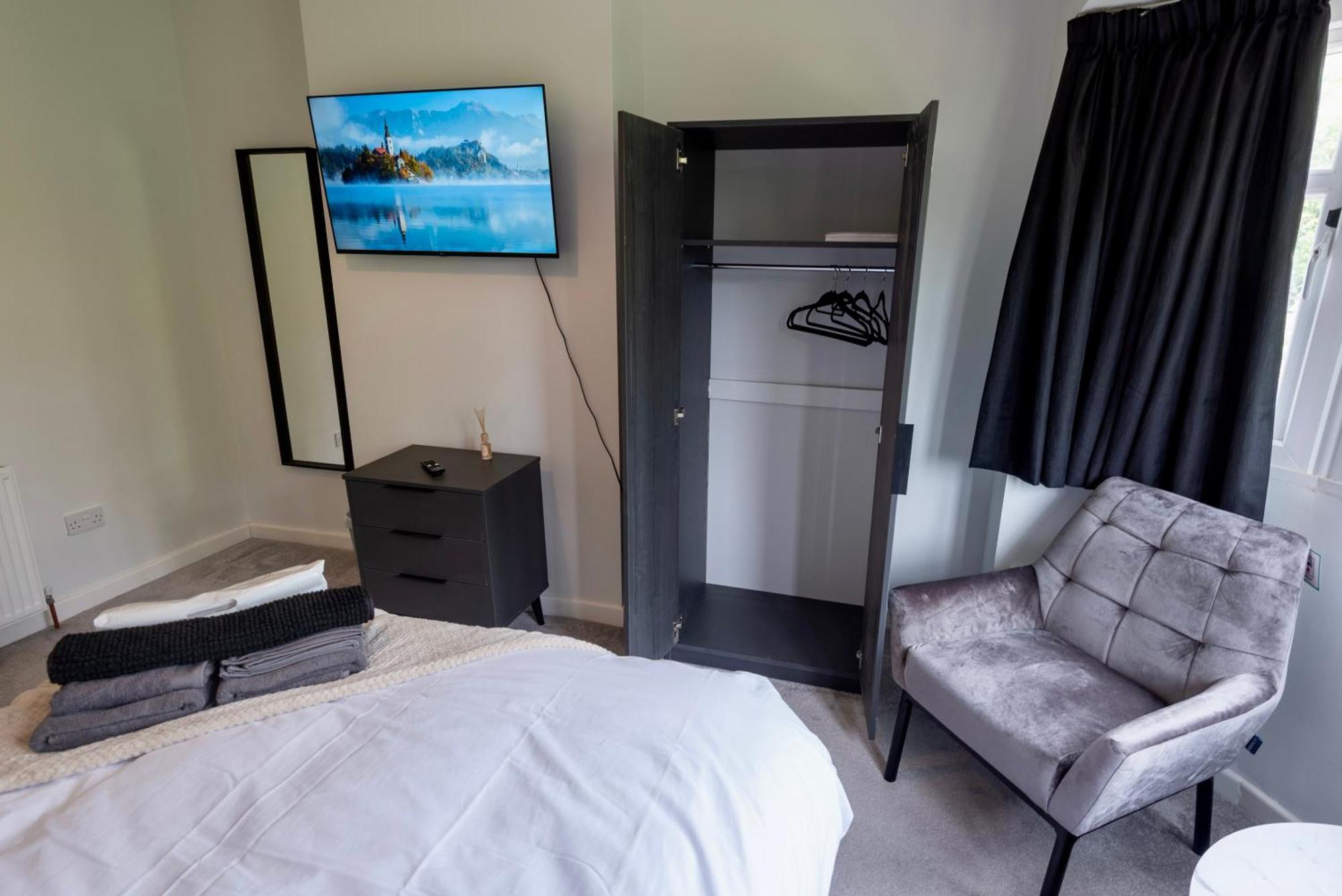 Double Room In Refurbished 5 Bed Home With Wifi And Tv BW Room 4 Solihull Exterior photo